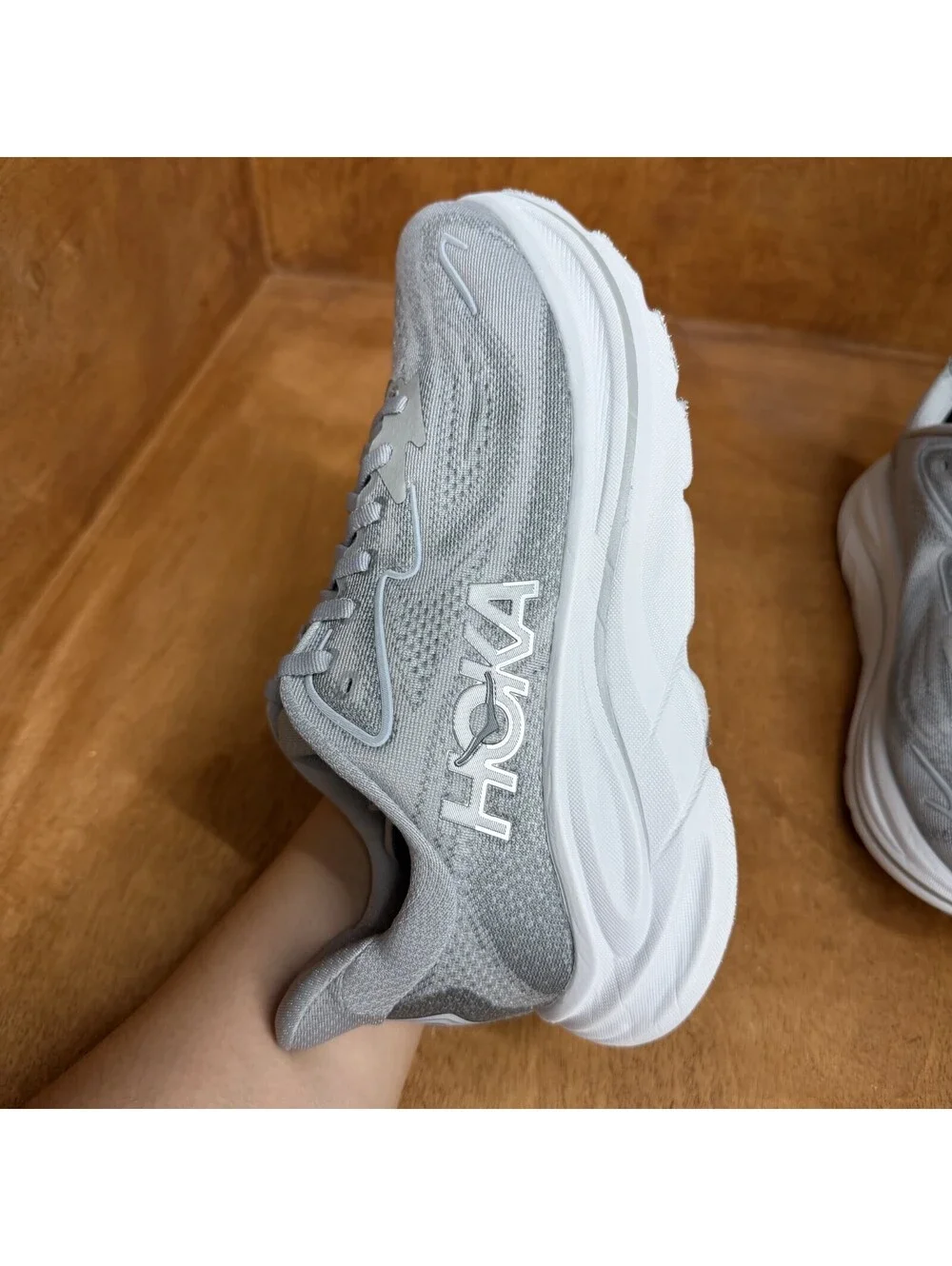 Hoka One One Clifton 10 Running Shoes Womens 7 D Wide Stellar Grey 1162050 SRYG